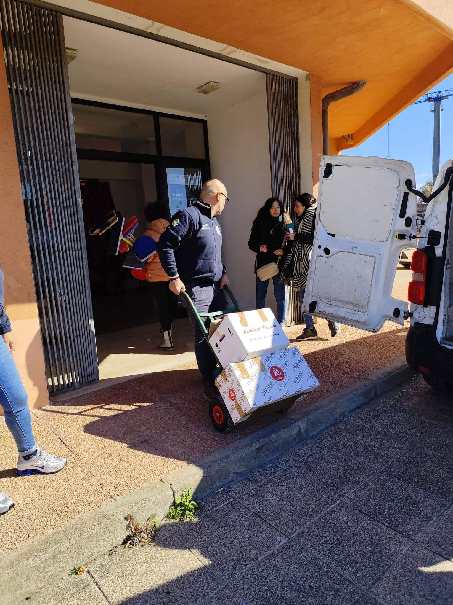 Raccolta beni esondazione Crati 2